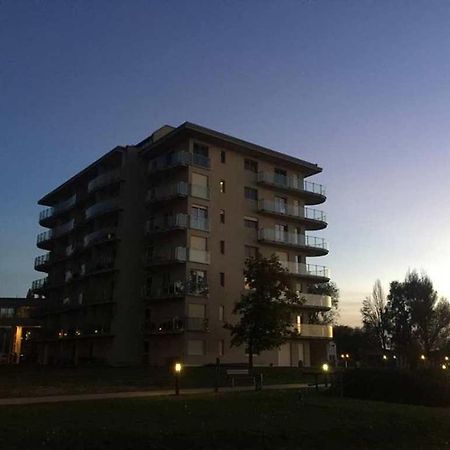 Ferienwohnung Azur Apartman Velence Exterior foto