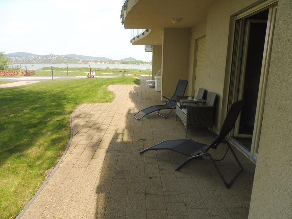 Ferienwohnung Azur Apartman Velence Exterior foto