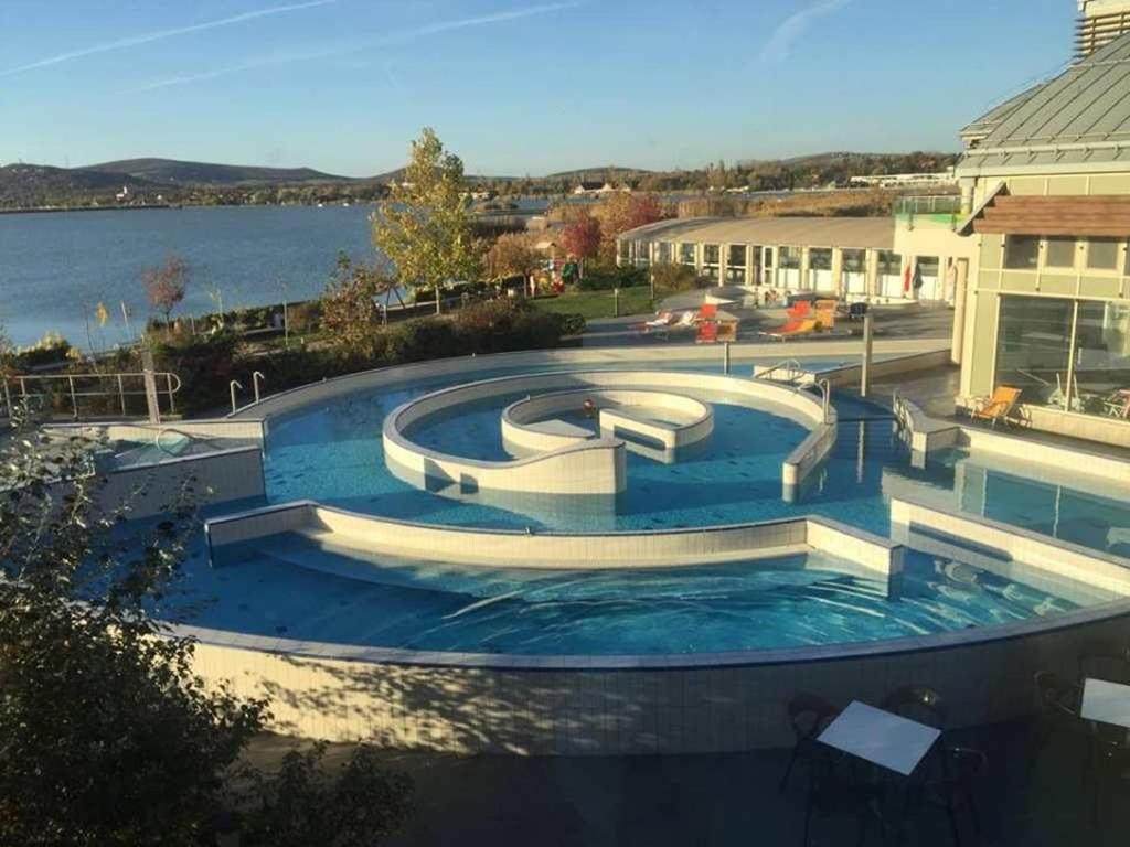 Ferienwohnung Azur Apartman Velence Exterior foto