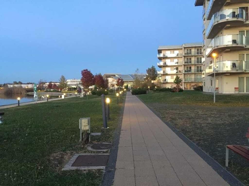 Ferienwohnung Azur Apartman Velence Exterior foto