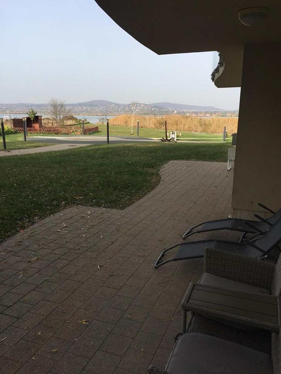 Ferienwohnung Azur Apartman Velence Exterior foto